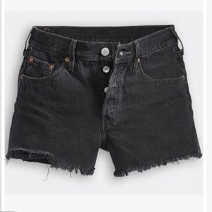 Black 501 women’s shorts!